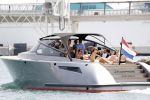 ibiza 15 augustus 2017
Jos Verstappen neemt zijn nieuwe vriendin de braziliaanse Amanda Sodre mee varen op een Wajer Yacht/boot . Zijn zoon Max en dochter Victoria Verstappen zijn er ook bij. Max heeft meerdere vrienden bij waaronder Mark Cox Dave Blom en Sander de Jonge.