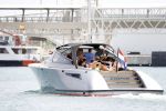ibiza 15 augustus 2017
Jos Verstappen neemt zijn nieuwe vriendin de braziliaanse Amanda Sodre mee varen op een Wajer Yacht/boot . Zijn zoon Max en dochter Victoria Verstappen zijn er ook bij. Max heeft meerdere vrienden bij waaronder Mark Cox Dave Blom en Sander de Jonge.