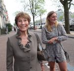 Amsterdam, 23 Augustus 2017 Premiere van Het Zwanenmeer
Mies Bouwman met kleindochter Fanny