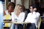 Amsterdam 15 juli 2017 
Myrthe Mylius met haar vriend Sebastian Schneberger op terras in in hun mini cabrio
