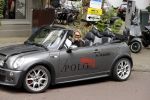 Amsterdam 15 juli 2017 
Myrthe Mylius met haar vriend Sebastian Schneberger op terras in in hun mini cabrio