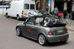 Amsterdam 15 juli 2017 
Myrthe Mylius met haar vriend Sebastian Schneberger op terras in in hun mini cabrio
