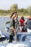 Eiland van Maurik 4 september 2017
Groepsfoto met Nicolette Kluijver en Dennis Weening met Marieke Elsinga, Anouk Hoogendijk, Roeland Fernhout, Niels Gomperts, Carolina Dijkhuizen, Henk Poort, Joelle Witschge, Richard Witschge, Shelly Sterk, Soundos El Ahmadi, Danny Froger, Kaj Gorgels, Nicole Buch en Brace. tijdens de persviewing van Expeditie Robinson 2017 op het Eiland van Maurik