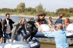 Eiland van Maurik 4 september 2017
Groepsfoto met Nicolette Kluijver en Dennis Weening met Marieke Elsinga, Anouk Hoogendijk, Roeland Fernhout, Niels Gomperts, Carolina Dijkhuizen, Henk Poort, Joelle Witschge, Richard Witschge, Shelly Sterk, Soundos El Ahmadi, Danny Froger, Kaj Gorgels, Nicole Buch en Brace. tijdens de persviewing van Expeditie Robinson 2017 op het Eiland van Maurik