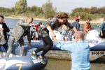 Eiland van Maurik 4 september 2017
Groepsfoto met Nicolette Kluijver en Dennis Weening met Marieke Elsinga, Anouk Hoogendijk, Roeland Fernhout, Niels Gomperts, Carolina Dijkhuizen, Henk Poort, Joelle Witschge, Richard Witschge, Shelly Sterk, Soundos El Ahmadi, Danny Froger, Kaj Gorgels, Nicole Buch en Brace. tijdens de persviewing van Expeditie Robinson 2017 op het Eiland van Maurik