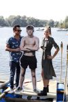 Eiland van Maurik 4 september 2017
Groepsfoto met Nicolette Kluijver en Dennis Weening met Marieke Elsinga, Anouk Hoogendijk, Roeland Fernhout, Niels Gomperts, Carolina Dijkhuizen, Henk Poort, Joelle Witschge, Richard Witschge, Shelly Sterk, Soundos El Ahmadi, Danny Froger, Kaj Gorgels, Nicole Buch en Brace. tijdens de persviewing van Expeditie Robinson 2017 op het Eiland van Maurik