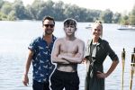Eiland van Maurik 4 september 2017
Groepsfoto met Nicolette Kluijver en Dennis Weening met Marieke Elsinga, Anouk Hoogendijk, Roeland Fernhout, Niels Gomperts, Carolina Dijkhuizen, Henk Poort, Joelle Witschge, Richard Witschge, Shelly Sterk, Soundos El Ahmadi, Danny Froger, Kaj Gorgels, Nicole Buch en Brace. tijdens de persviewing van Expeditie Robinson 2017 op het Eiland van Maurik