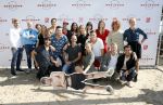 Eiland van Maurik 4 september 2017
Groepsfoto met Nicolette Kluijver en Dennis Weening met Marieke Elsinga, Anouk Hoogendijk, Roeland Fernhout, Niels Gomperts, Carolina Dijkhuizen, Henk Poort, Joelle Witschge, Richard Witschge, Shelly Sterk, Soundos El Ahmadi, Danny Froger, Kaj Gorgels, Nicole Buch en Brace. tijdens de persviewing van Expeditie Robinson 2017 op het Eiland van Maurik