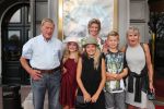 Amsterdam, 23 Augustus 2017 Premiere van Het ZwanenmeeOma en Opa Peter Kemper met hu dochter en kleindochters