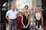 Amsterdam, 23 Augustus 2017 Premiere van Het ZwanenmeeOma en Opa Peter Kemper met hu dochter en kleindochters