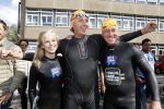 Amsterdam 3 september 2017  
ALS Cityswim in de amsterdamse grachten. Pieter v d Hoogenband met Rintje Ritsma en ...