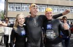 Amsterdam 3 september 2017  
ALS Cityswim in de amsterdamse grachten. Pieter v d Hoogenband met Rintje Ritsma en ...