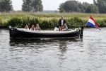 Warmond 7 juli 2017
Koninklijk fotouurtje in Warmond . Koning Willem Alexander Koningin Maxima prionses Amalia Ariane en Alexia komen aanvaren met een sloep.