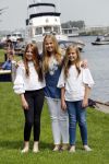 Warmond 7 juli 2017
Koninklijk fotouurtje in Warmond . Koning Willem Alexander Koningin Maxima prionses Amalia Ariane en Alexia komen aanvaren met een sloep.