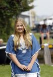 Warmond 7 juli 2017
Koninklijk fotouurtje in Warmond . Koning Willem Alexander Koningin Maxima prionses Amalia Ariane en Alexia komen aanvaren met een sloep.