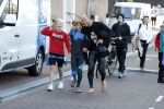 Amsterdam 3 september 2017  
ALS Cityswim in de amsterdamse grachten. Johnny de Mol jr en Rick Brandsteder zemmen met Ralph en Carlijn de Vies en hun kinderen  zoon Daniel en  hun dochter