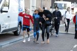 Amsterdam 3 september 2017  
ALS Cityswim in de amsterdamse grachten. Johnny de Mol jr en Rick Brandsteder zemmen met Ralph en Carlijn de Vies en hun kinderen  zoon Daniel en  hun dochter