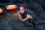 Amsterdam 3 september 2017  
ALS Cityswim in de amsterdamse grachten. Johnny de Mol jr en Rick Brandsteder zemmen met Ralph en Carlijn de Vies en hun kinderen  zoon Daniel en  hun dochter