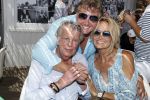 Saint Tropez 3 augustus 2017
Jan des Bouvrie viert zijn 75e verjaardag met familie en vrienden bij Tropezina. Jan met Rene en Natasja Froger