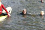 Amsterdam 3 september 2017  
ALS Cityswim in de amsterdamse grachten. Rene Froger wordt aangemoedigd door zijn vrouw Natasja