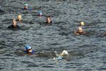 Amsterdam 3 september 2017  
ALS Cityswim in de amsterdamse grachten. Rene Froger wordt aangemoedigd door zijn vrouw Natasja
