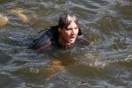 Amsterdam 3 september 2017  
ALS Cityswim in de amsterdamse grachten. Rene Froger wordt aangemoedigd door zijn vrouw Natasja