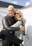 Amsterdam 3 september 2017  
ALS Cityswim in de amsterdamse grachten. Rene Froger wordt aangemoedigd door zijn vrouw Natasja