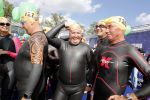 Amsterdam 3 september 2017  
ALS Cityswim in de amsterdamse grachten. Rene Froger wordt aangemoedigd door zijn vrouw Natasja