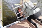 Amsterdam 3 september 2017  
ALS Cityswim in de amsterdamse grachten. Rene Froger wordt aangemoedigd door zijn vrouw Natasja