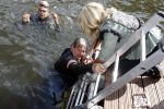 Amsterdam 3 september 2017  
ALS Cityswim in de amsterdamse grachten. Rene Froger wordt aangemoedigd door zijn vrouw Natasja