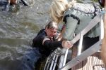 Amsterdam 3 september 2017  
ALS Cityswim in de amsterdamse grachten. Rene Froger wordt aangemoedigd door zijn vrouw Natasja