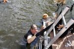 Amsterdam 3 september 2017  
ALS Cityswim in de amsterdamse grachten. Rene Froger wordt aangemoedigd door zijn vrouw Natasja