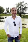 Eiland van Maurik 4 september 2017
Groepsfoto met Nicolette Kluijver en Dennis Weening met Marieke Elsinga, Anouk Hoogendijk, Roeland Fernhout, Niels Gomperts, Carolina Dijkhuizen, Henk Poort, Joelle Witschge, Richard Witschge, Shelly Sterk, Soundos El Ahmadi, Danny Froger, Kaj Gorgels, Nicole Buch en Brace. tijdens de persviewing van Expeditie Robinson 2017 op het Eiland van Maurik
