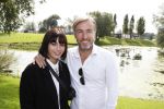 Eiland van Maurik 4 september 2017
Groepsfoto met Nicolette Kluijver en Dennis Weening met Marieke Elsinga, Anouk Hoogendijk, Roeland Fernhout, Niels Gomperts, Carolina Dijkhuizen, Henk Poort, Joelle Witschge, Richard Witschge, Shelly Sterk, Soundos El Ahmadi, Danny Froger, Kaj Gorgels, Nicole Buch en Brace. tijdens de persviewing van Expeditie Robinson 2017 op het Eiland van Maurik