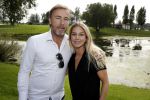 Eiland van Maurik 4 september 2017
Groepsfoto met Nicolette Kluijver en Dennis Weening met Marieke Elsinga, Anouk Hoogendijk, Roeland Fernhout, Niels Gomperts, Carolina Dijkhuizen, Henk Poort, Joelle Witschge, Richard Witschge, Shelly Sterk, Soundos El Ahmadi, Danny Froger, Kaj Gorgels, Nicole Buch en Brace. tijdens de persviewing van Expeditie Robinson 2017 op het Eiland van Maurik