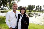 Eiland van Maurik 4 september 2017
Groepsfoto met Nicolette Kluijver en Dennis Weening met Marieke Elsinga, Anouk Hoogendijk, Roeland Fernhout, Niels Gomperts, Carolina Dijkhuizen, Henk Poort, Joelle Witschge, Richard Witschge, Shelly Sterk, Soundos El Ahmadi, Danny Froger, Kaj Gorgels, Nicole Buch en Brace. tijdens de persviewing van Expeditie Robinson 2017 op het Eiland van Maurik