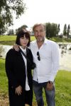 Eiland van Maurik 4 september 2017
Groepsfoto met Nicolette Kluijver en Dennis Weening met Marieke Elsinga, Anouk Hoogendijk, Roeland Fernhout, Niels Gomperts, Carolina Dijkhuizen, Henk Poort, Joelle Witschge, Richard Witschge, Shelly Sterk, Soundos El Ahmadi, Danny Froger, Kaj Gorgels, Nicole Buch en Brace. tijdens de persviewing van Expeditie Robinson 2017 op het Eiland van Maurik