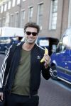 Amsterdam 3 september 2017  
ALS Cityswim in de amsterdamse grachten. Johnny de Mol jr en Rick Brandsteder zemmen met Ralph en Carlijn de Vies en hun kinderen  zoon Daniel en  hun dochter