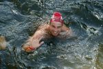 Amsterdam 3 september 2017  
ALS Cityswim in de amsterdamse grachten. Johnny de Mol jr en Rick Brandsteder zemmen met Ralph en Carlijn de Vies en hun kinderen  zoon Daniel en  hun dochter