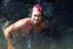 Amsterdam 3 september 2017  
ALS Cityswim in de amsterdamse grachten. Johnny de Mol jr en Rick Brandsteder zemmen met Ralph en Carlijn de Vies en hun kinderen  zoon Daniel en  hun dochter