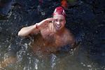 Amsterdam 3 september 2017  
ALS Cityswim in de amsterdamse grachten. Johnny de Mol jr en Rick Brandsteder zemmen met Ralph en Carlijn de Vies en hun kinderen  zoon Daniel en  hun dochter