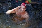 Amsterdam 3 september 2017  
ALS Cityswim in de amsterdamse grachten. Johnny de Mol jr en Rick Brandsteder zemmen met Ralph en Carlijn de Vies en hun kinderen  zoon Daniel en  hun dochter