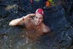 Amsterdam 3 september 2017  
ALS Cityswim in de amsterdamse grachten. Johnny de Mol jr en Rick Brandsteder zemmen met Ralph en Carlijn de Vies en hun kinderen  zoon Daniel en  hun dochter