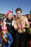 Amsterdam 3 september 2017  
ALS Cityswim in de amsterdamse grachten. Johnny de Mol jr en Rick Brandsteder zemmen met Ralph en Carlijn de Vies en hun kinderen  zoon Daniel en  hun dochter