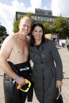 Amsterdam 3 september 2017  
ALS Cityswim in de amsterdamse grachten. Rintje Ritsma met vriendin