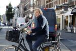Amsterdam 15 september 2017 
Robert ten Brink op fiets met kinderzitje