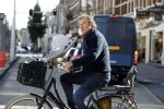 Amsterdam 15 september 2017 
Robert ten Brink op fiets met kinderzitje