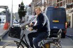 Amsterdam 15 september 2017 
Robert ten Brink op fiets met kinderzitje