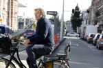 Amsterdam 15 september 2017 
Robert ten Brink op fiets met kinderzitje