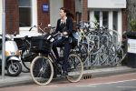 Amsterdam 7 september 2017 
Robine v d Meer met dochter op de fiets in amsterdam